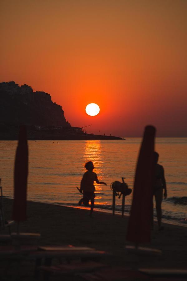Appartamenti - Spiaggia Zaiana Пешичи Екстериор снимка